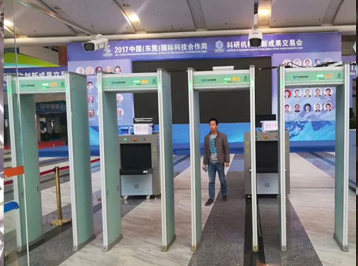 廣西一個旅客因拒絕安檢，大鬧機(jī)場被拘留