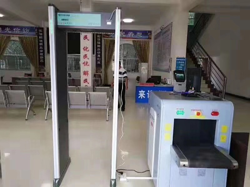 守門(mén)神安檢機(jī)安檢門(mén)等安檢設(shè)備在憑祥市群眾信訪服務(wù)中心安裝完成并投入使用